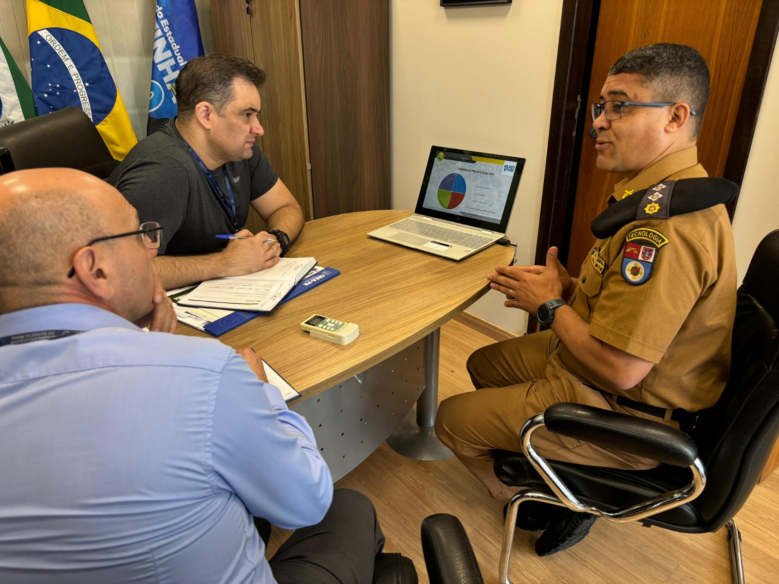 Major Nascimento apresenta inovações da PMPR em visita ao Gabinete do Deputado Batatinha